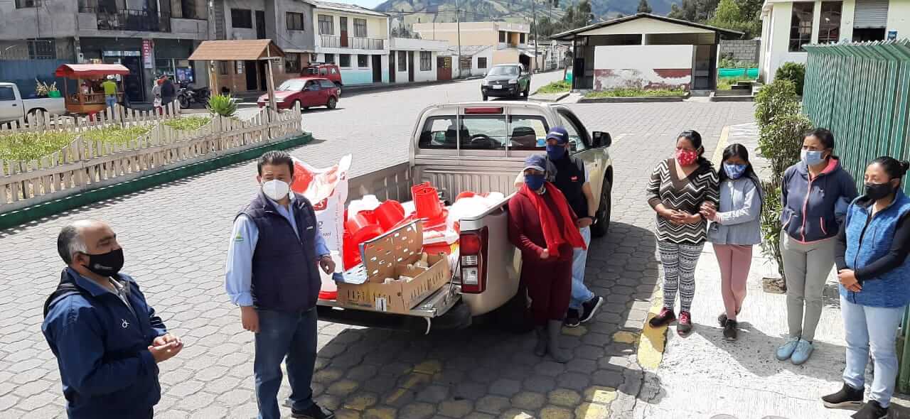 Entrega Pollos Bebederos Pdte Jta Parroquial 2